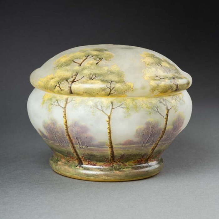 Boite à bijoux en verre givré émaillé – Circa 1900