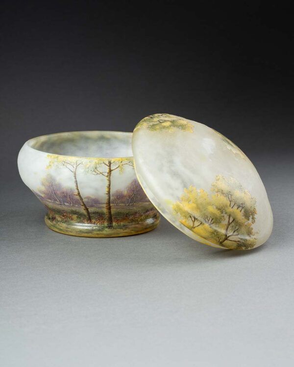 Boite à bijoux en verre givré émaillé - Circa 1900