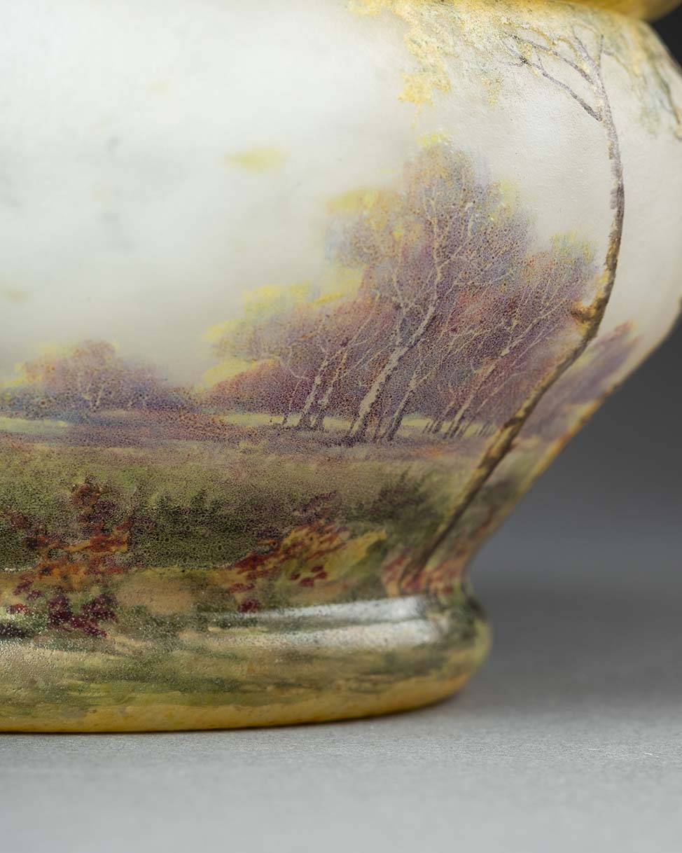 Boite à bijoux en verre givré émaillé - Circa 1900