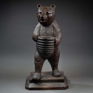Grande sculpture d’ours en bois sculpté