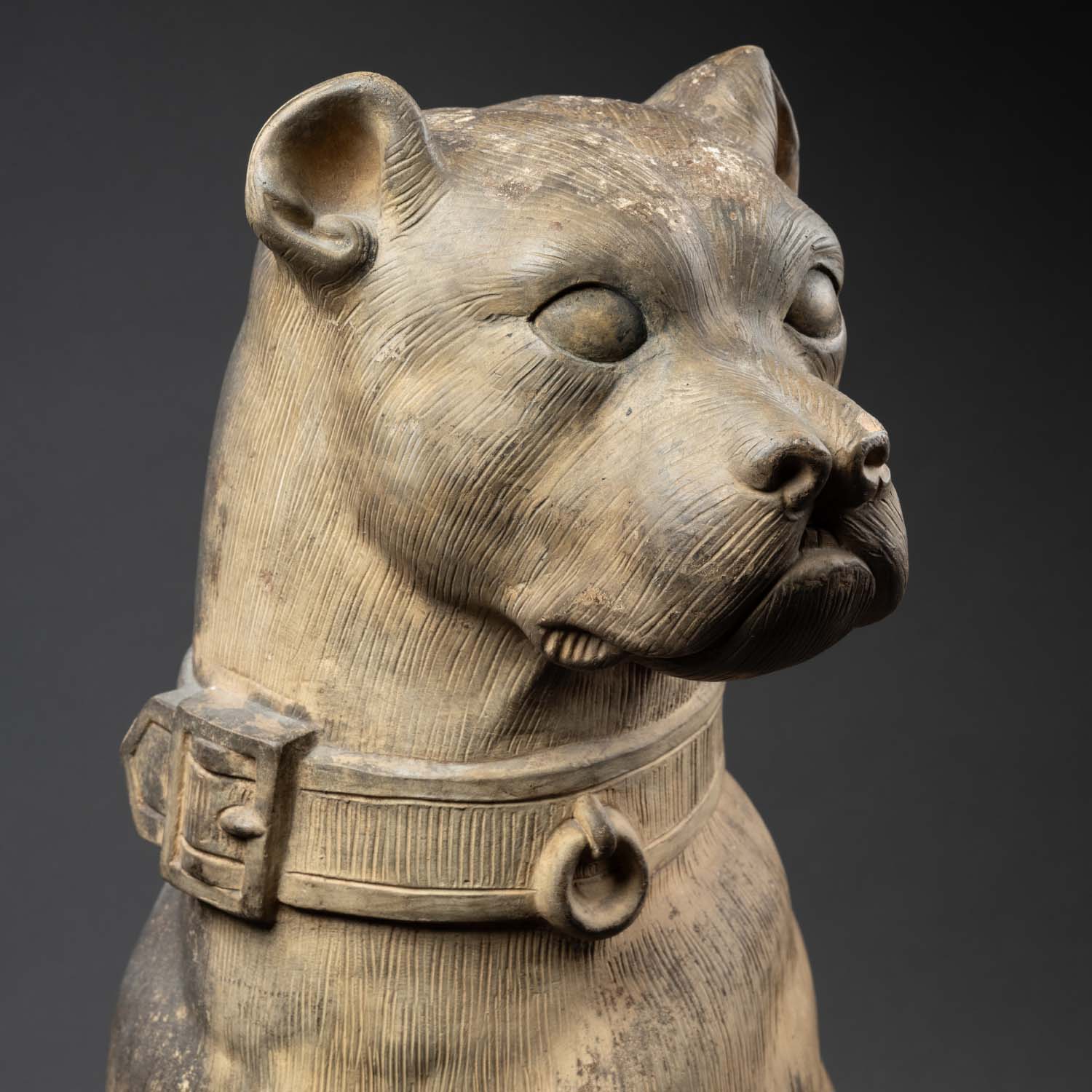 Chien de garde en terre cuite – travail du XIXᵉ siècle