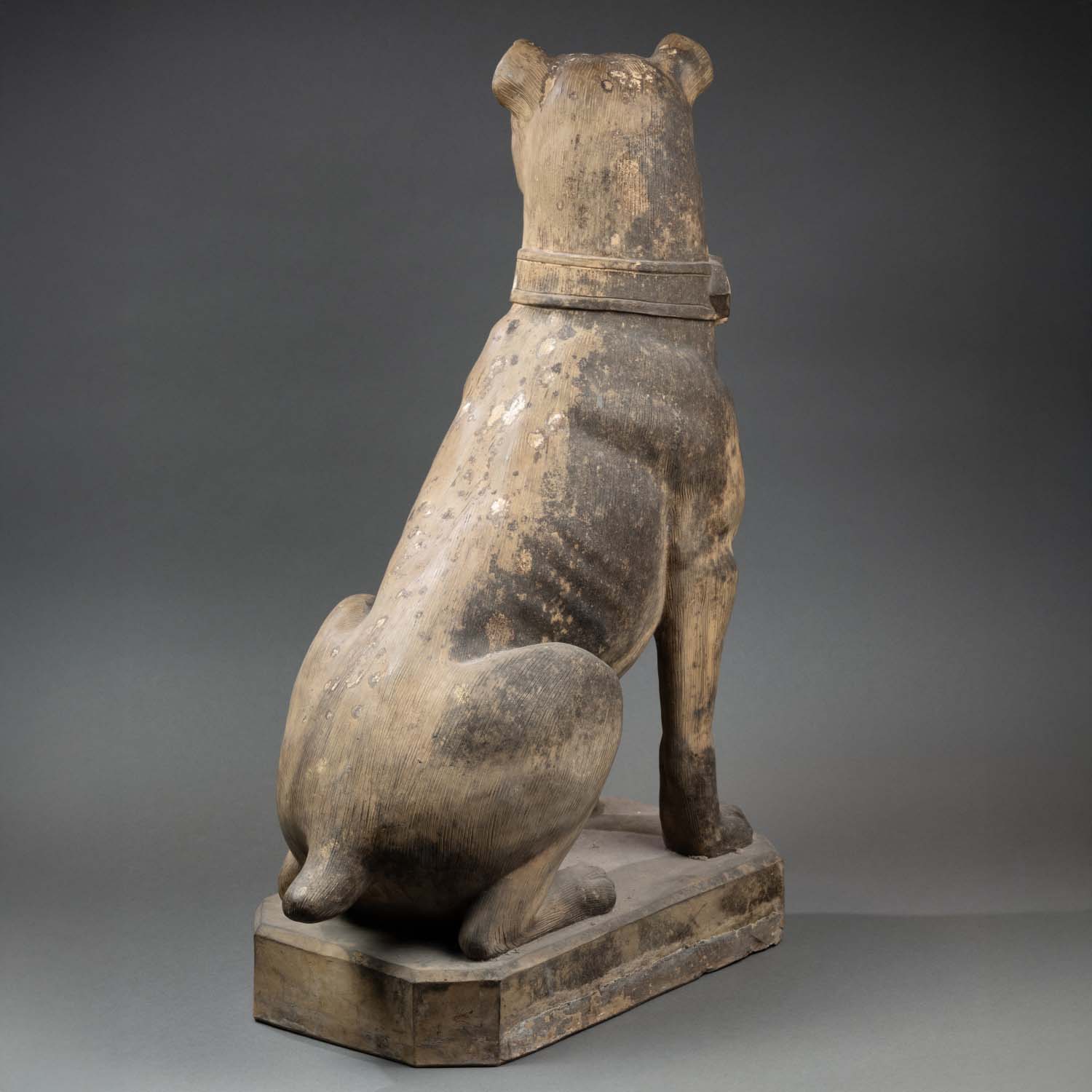 Chien de garde en terre cuite – travail du XIXᵉ siècle
