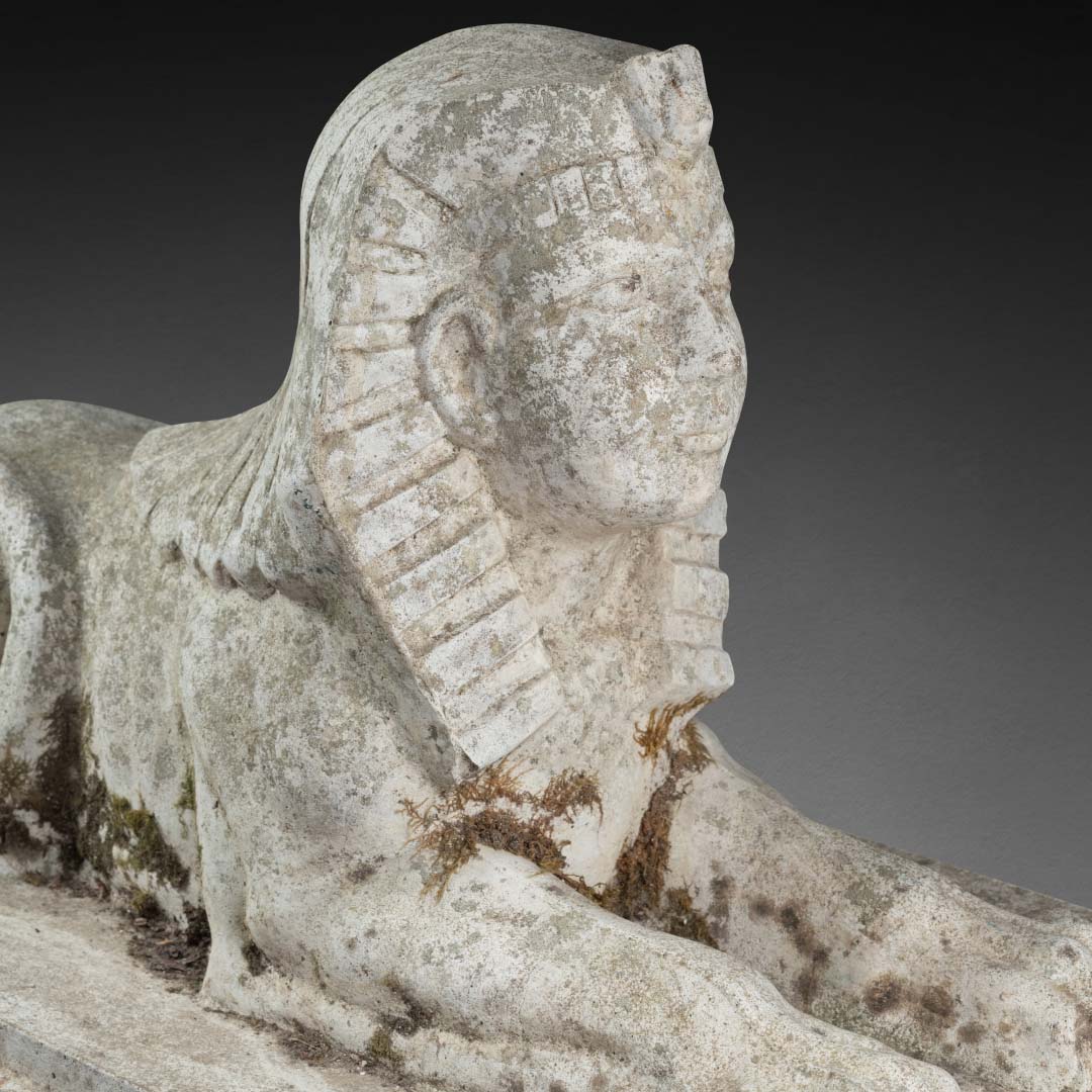 Grand sphinx en pierre sculptée