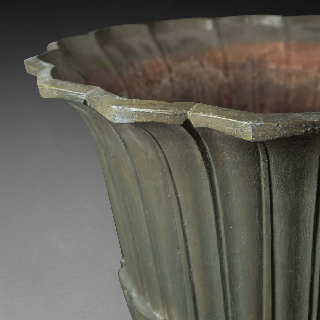 Vase Médicis en bronze sur colonne Art déco