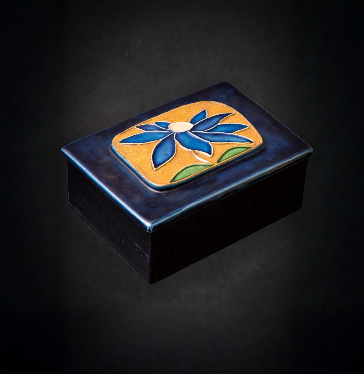 Boîte en céramique par Mithé Espelt - Décor Fleur de Tiaré