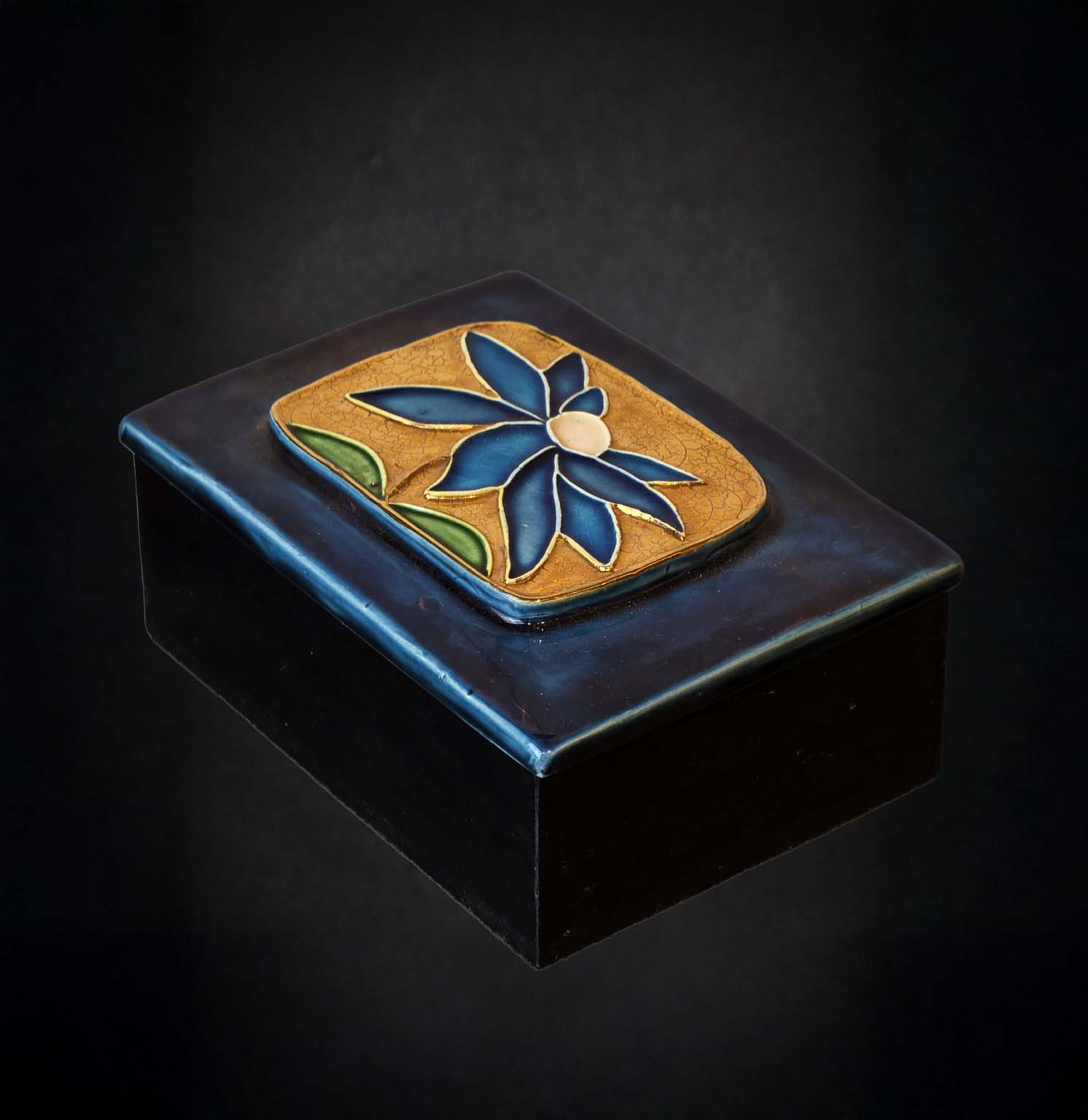 Boîte en céramique par Mithé Espelt - Décor Fleur de Tiaré