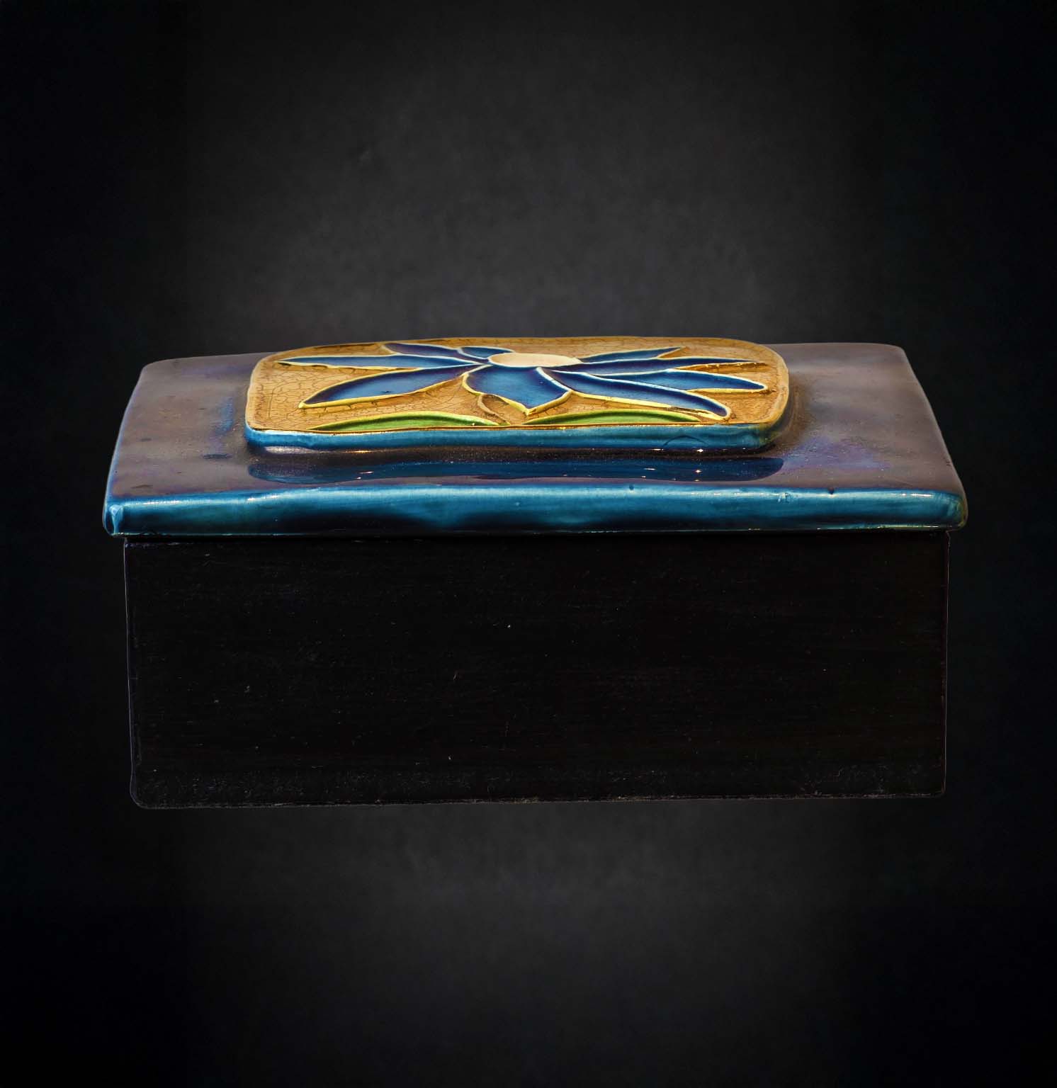 Boîte en céramique par Mithé Espelt - Décor Fleur de Tiaré