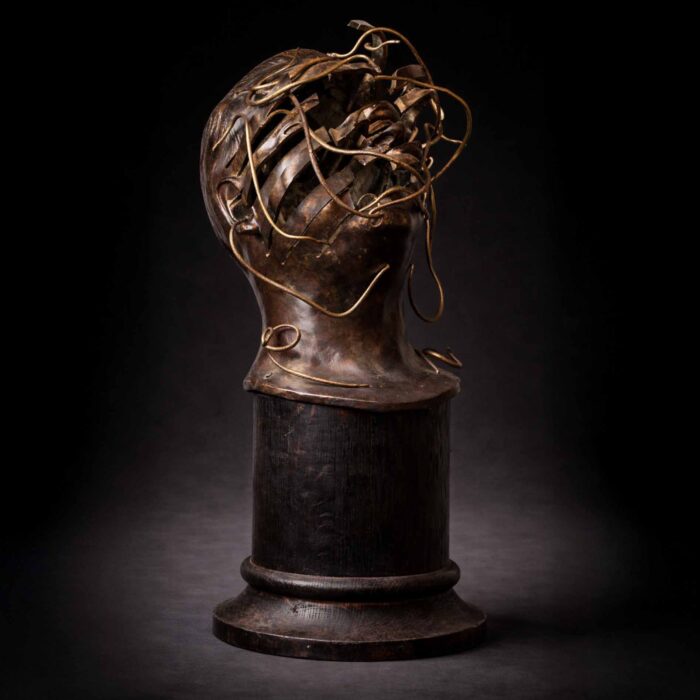 Buste aux serpents signé René Hetzel – Sculpture en bronze