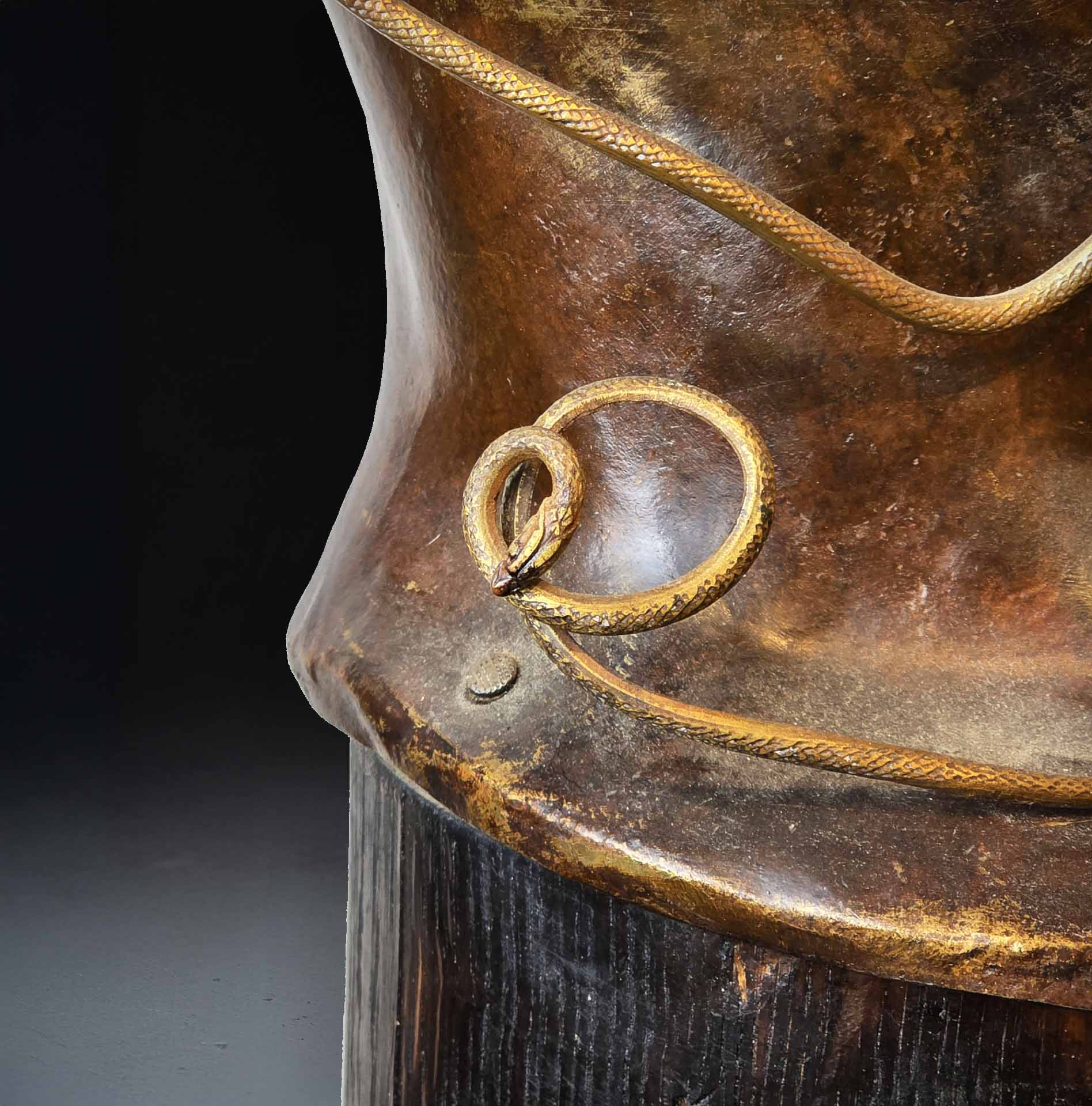 Buste aux serpents signé René Hetzel – Sculpture en bronze