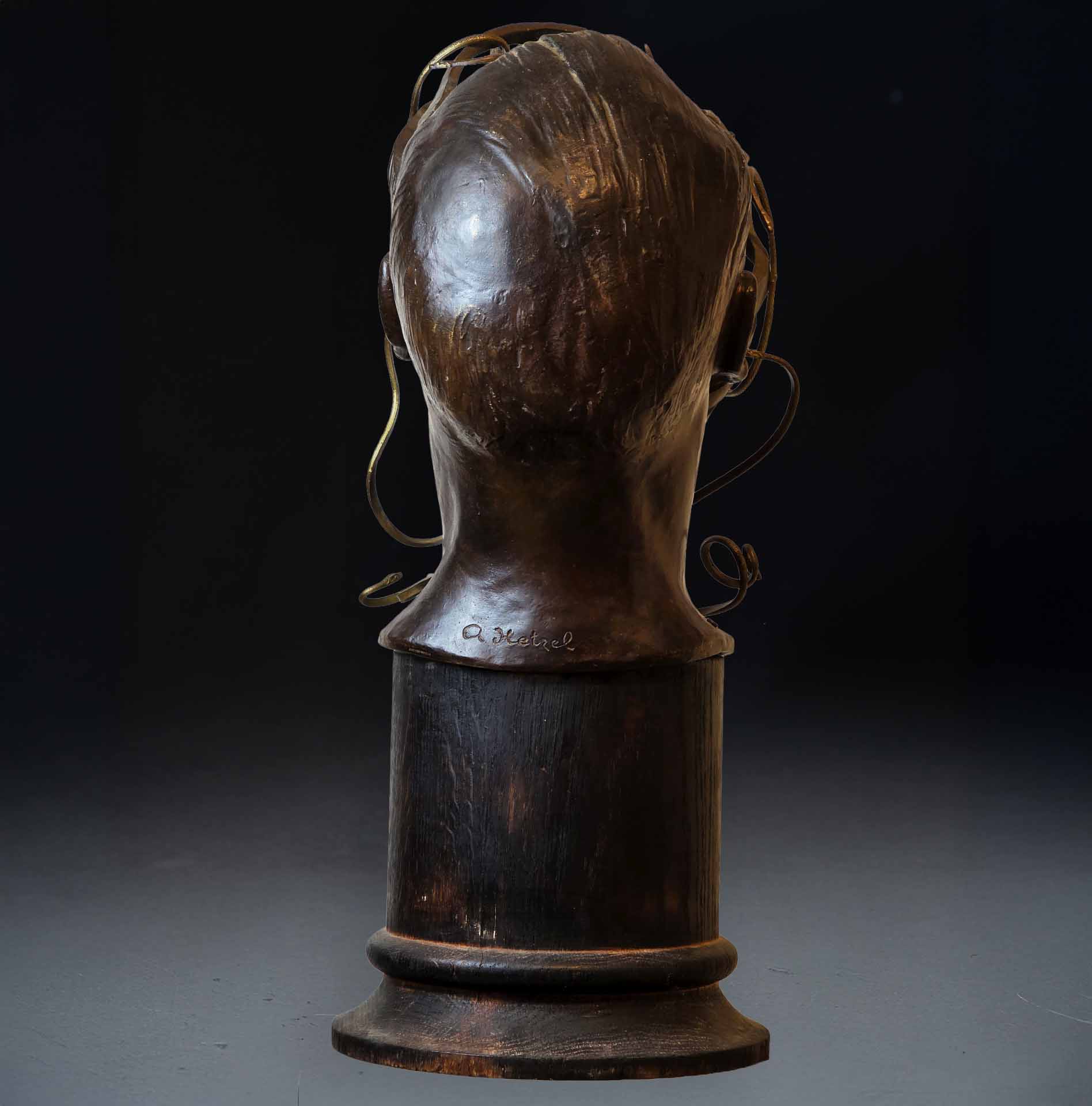 Buste aux serpents signé René Hetzel – Sculpture en bronze