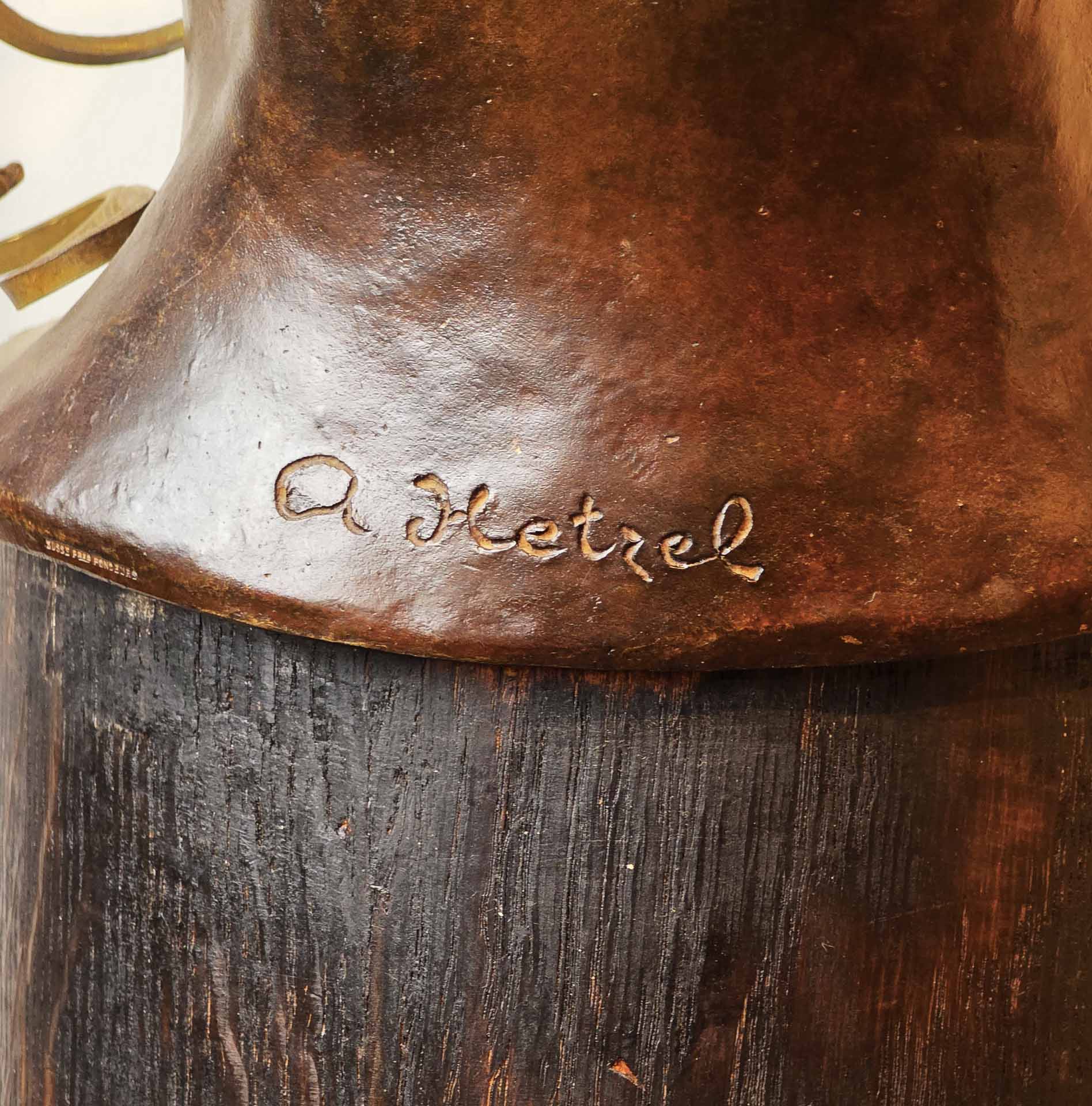 Buste aux serpents signé René Hetzel – Sculpture en bronze