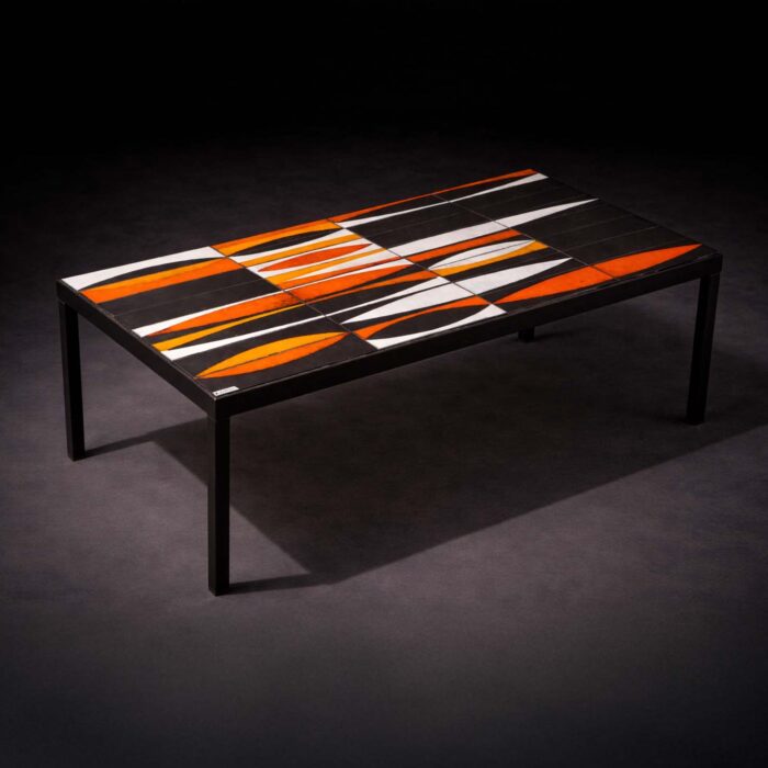 Table basse modèle “Shuttle” signée Roger Capron
