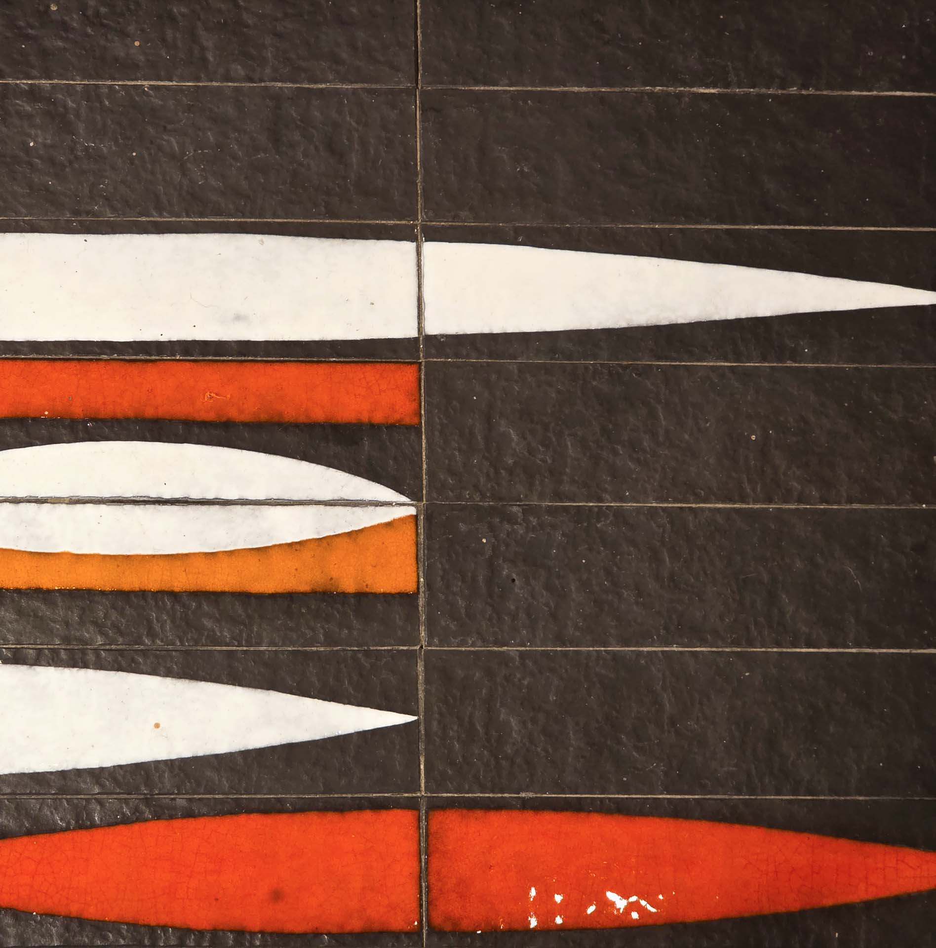 Table basse modèle “Shuttle” signée Roger Capron